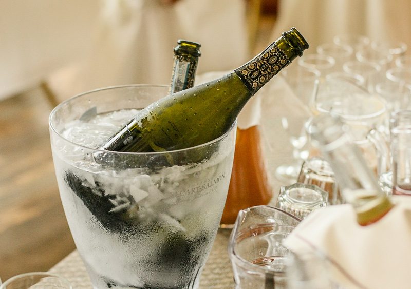 Dinner and Glass, crockery, plates and cups and glasses hire for weddings in the Algarve